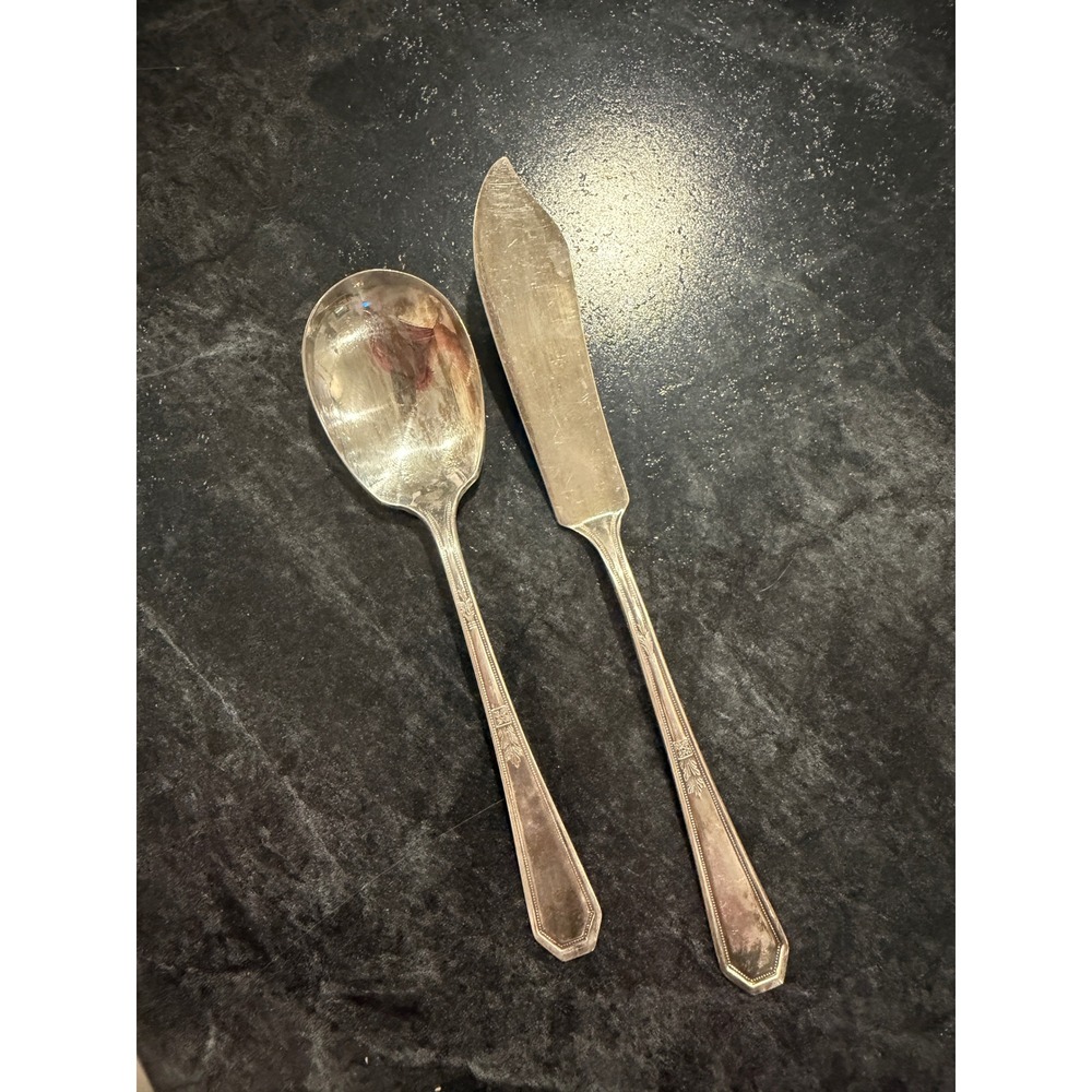 WM Rogers 1923 Mayfair Silverplate Berry Spoon and Master Butter Knife Set